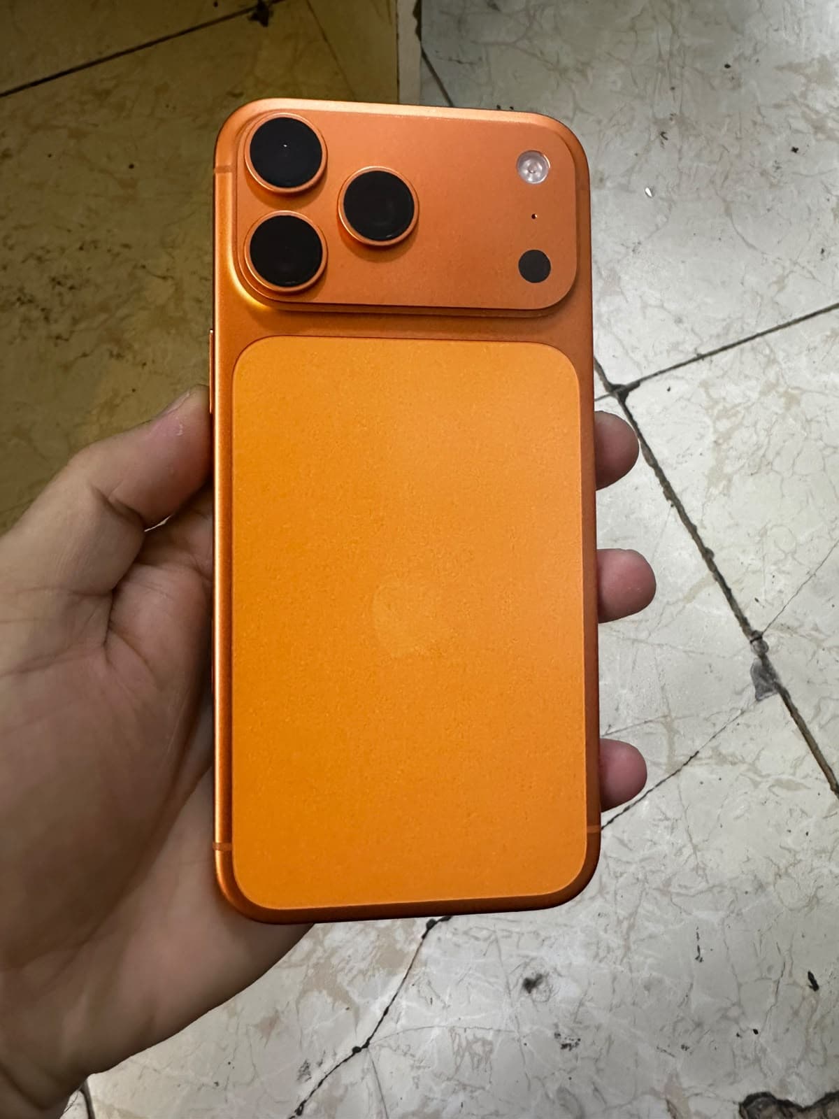 iPhone17 pro max, view 1